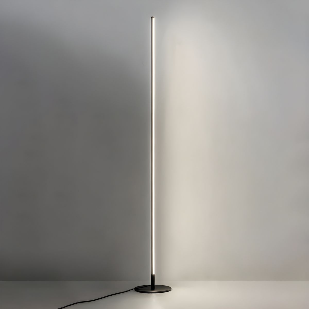 Floor Lamp Metal Linear Shape Modern Design | Varelo