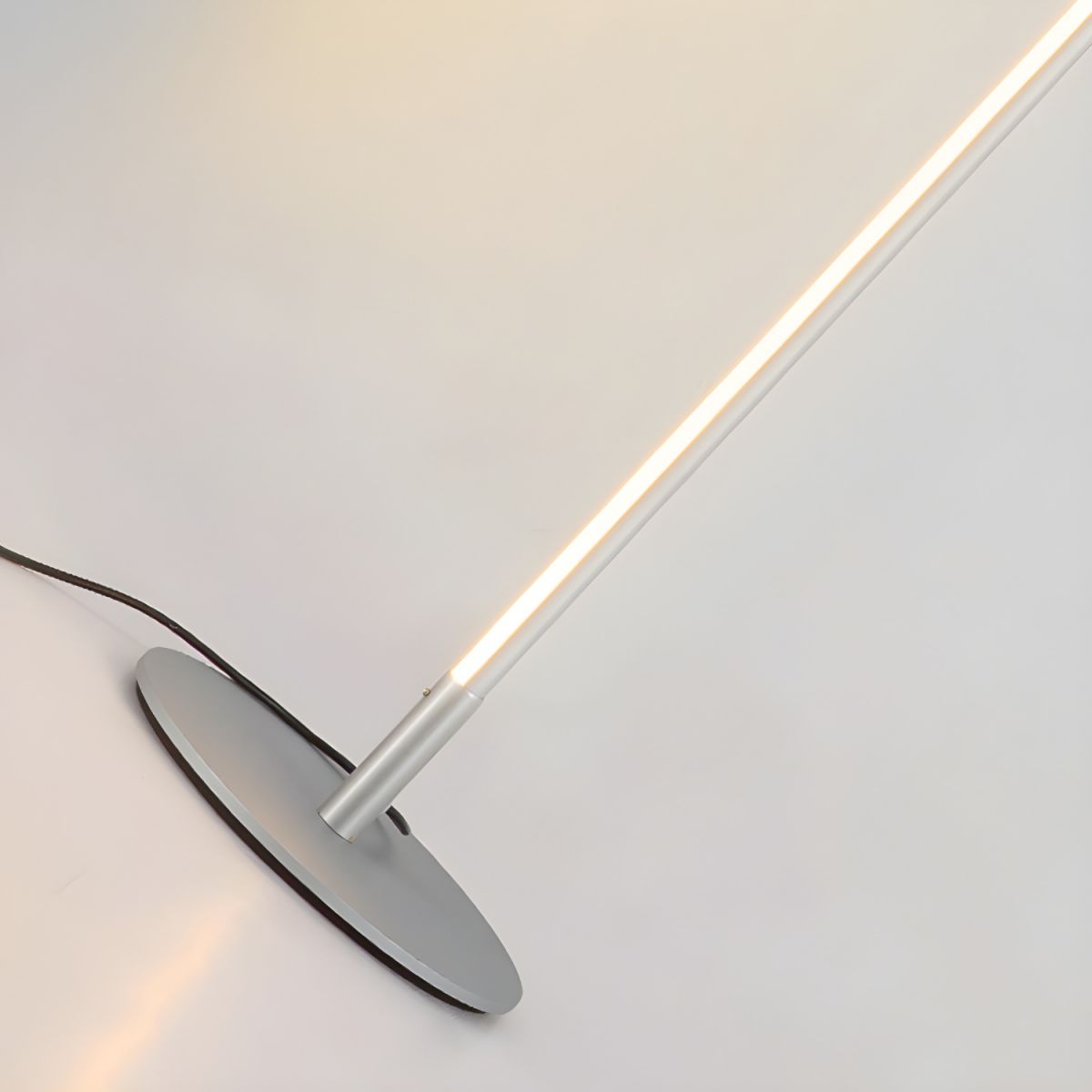 Floor Lamp Metal Linear Shape Modern Design | Varelo