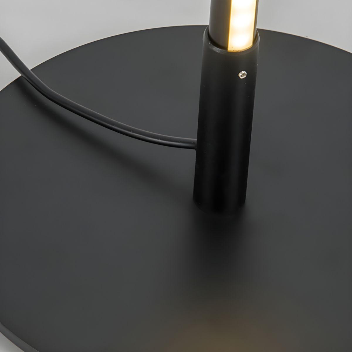 Floor Lamp Metal Linear Shape Modern Design | Varelo