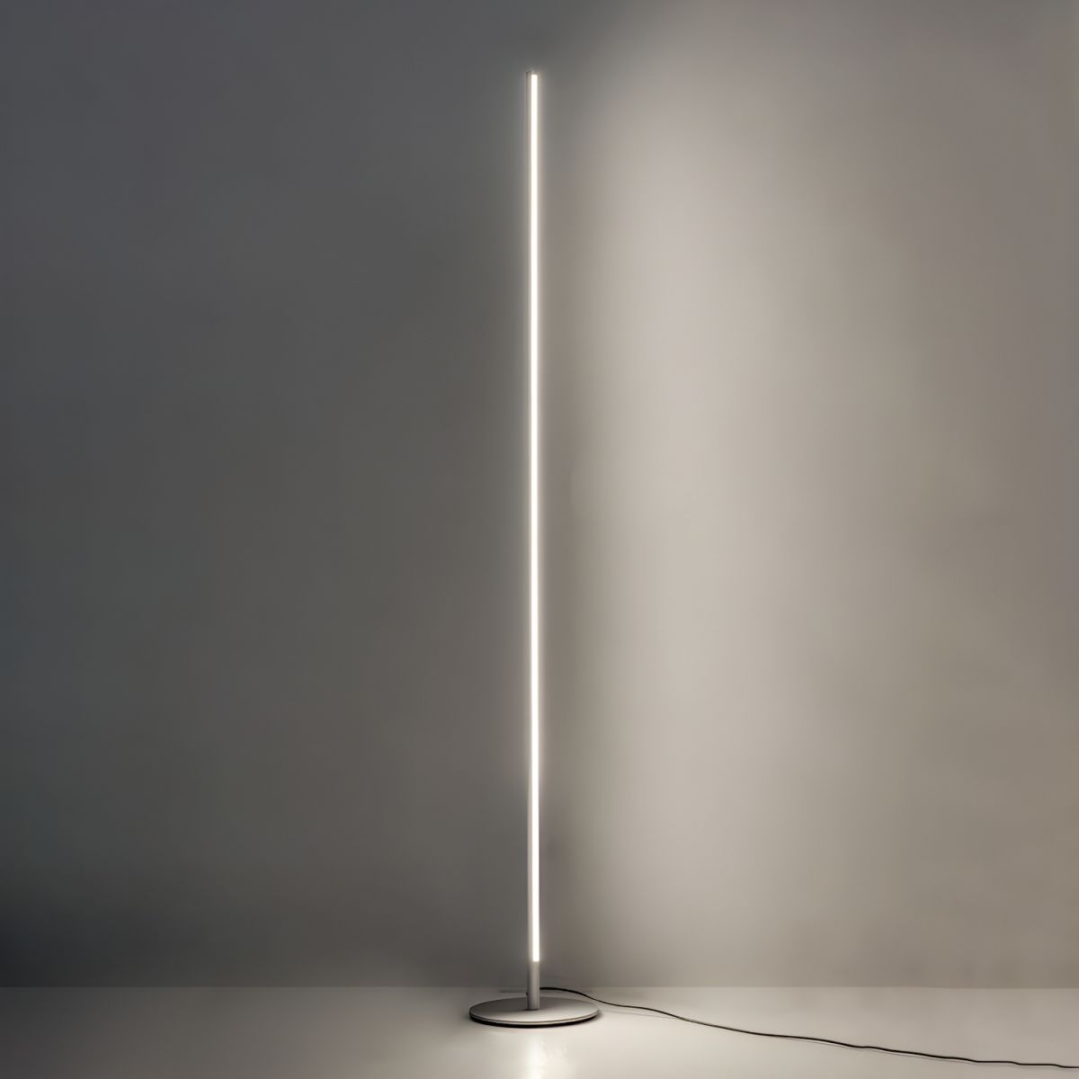 Floor Lamp Metal Linear Shape Modern Design | Varelo
