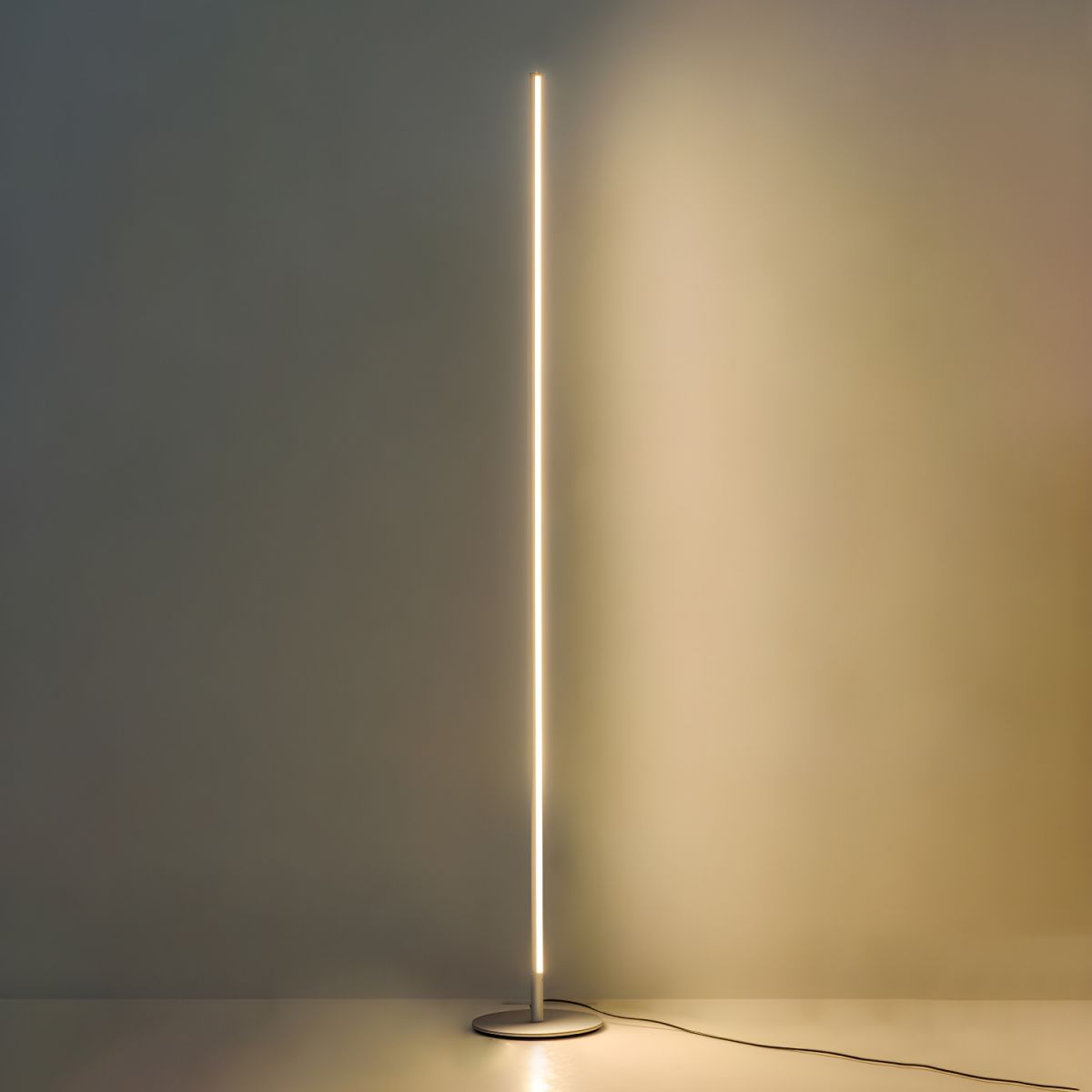 Floor Lamp Metal Linear Shape Modern Design | Varelo