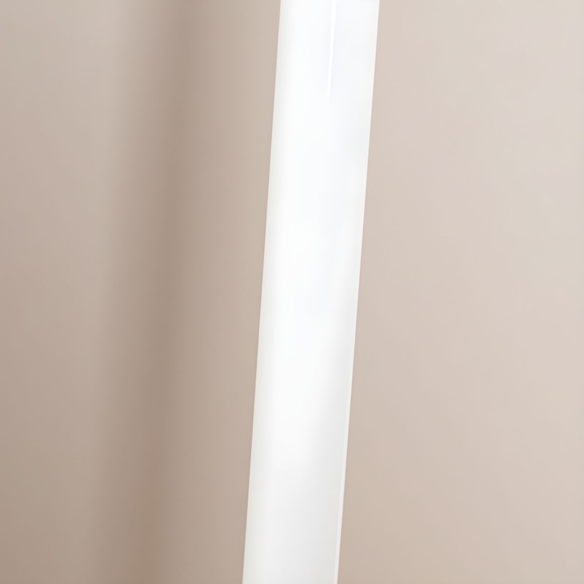 Floor Lamp with Linear Metal Frame Modern Style | Velinor