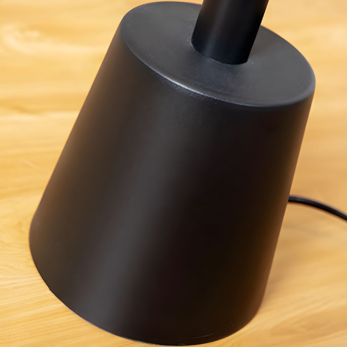 Floor Lamp with Linear Metal Frame Modern Style | Velinor