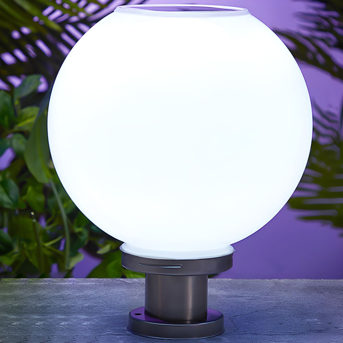 Outdoor Light Metal Ball Solar in Nordic Style | Calvre