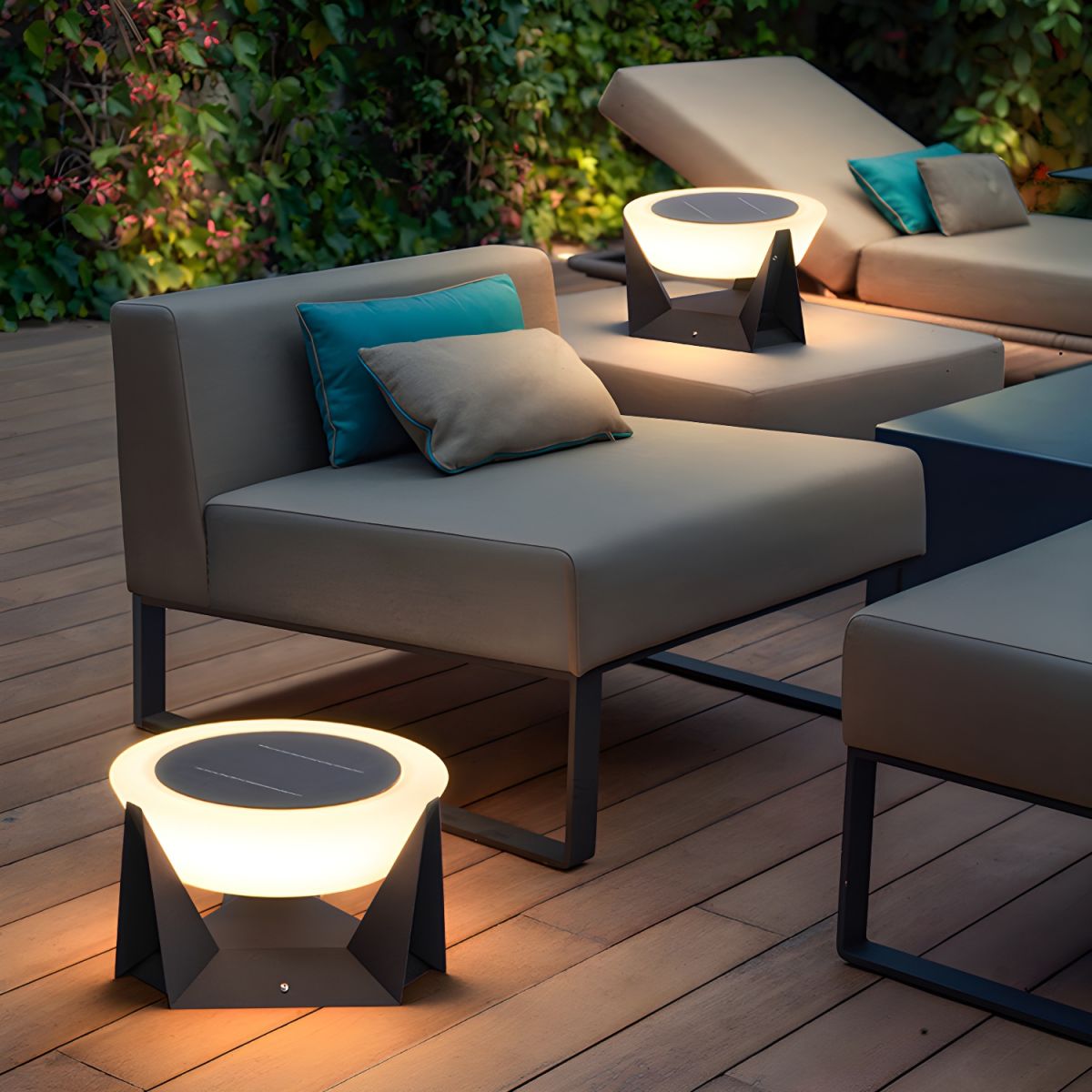 Outdoor Light Round Metal Solar Contemporary Pillar | Solano