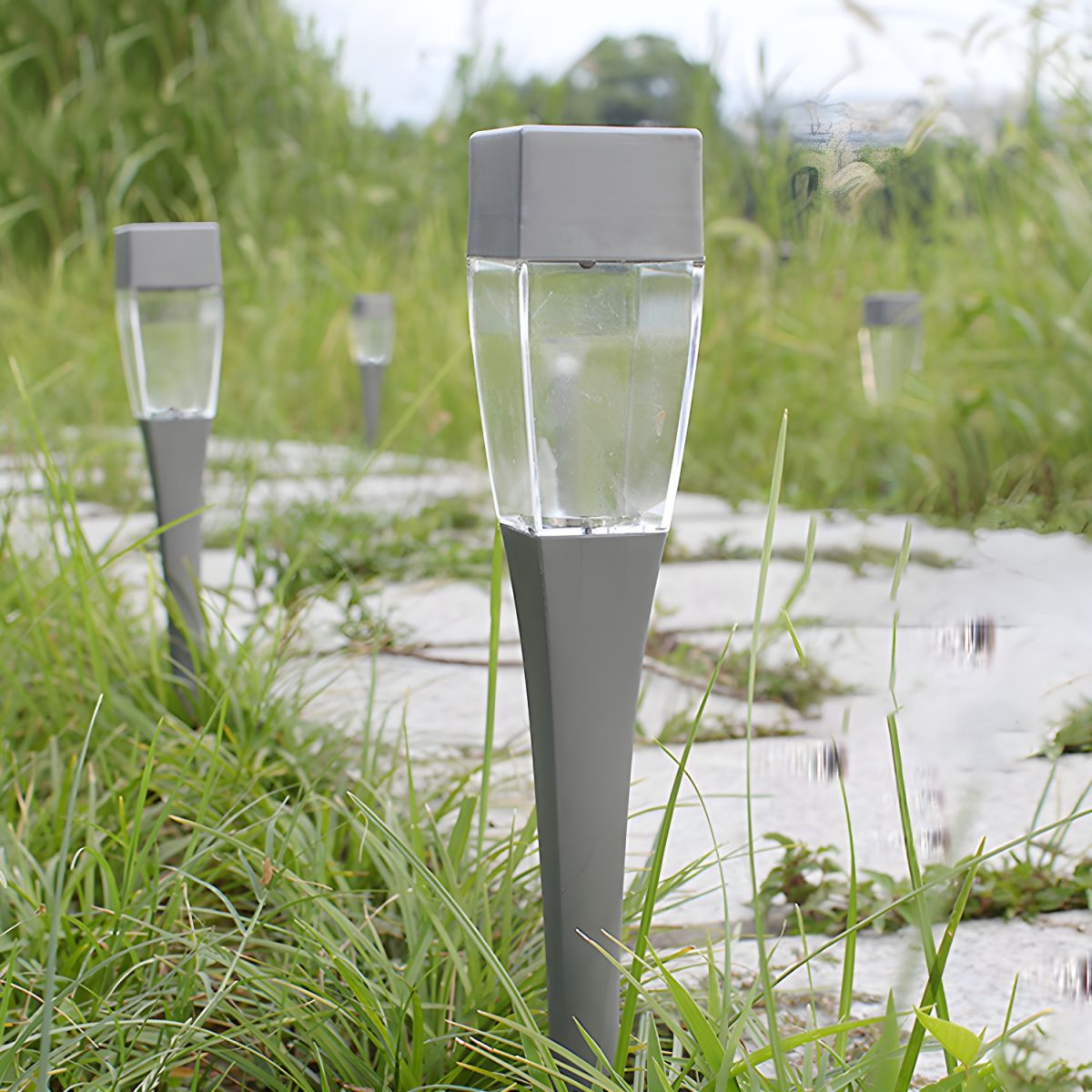 Outdoor Light Solar LED Tapered Landscape Design | Venaro