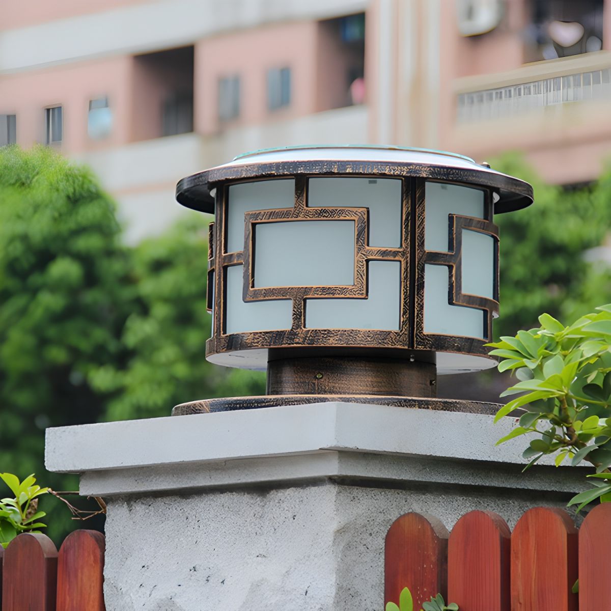 Outdoor Light Solar Metal Round Modern Style | Levoro