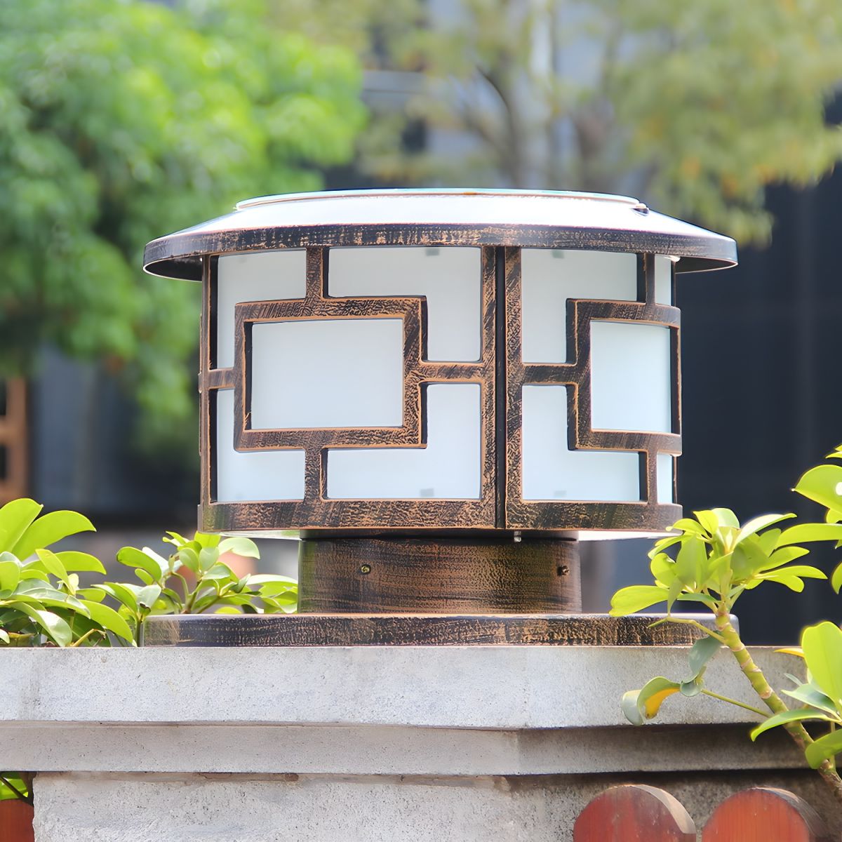 Outdoor Light Solar Metal Round Modern Style | Levoro