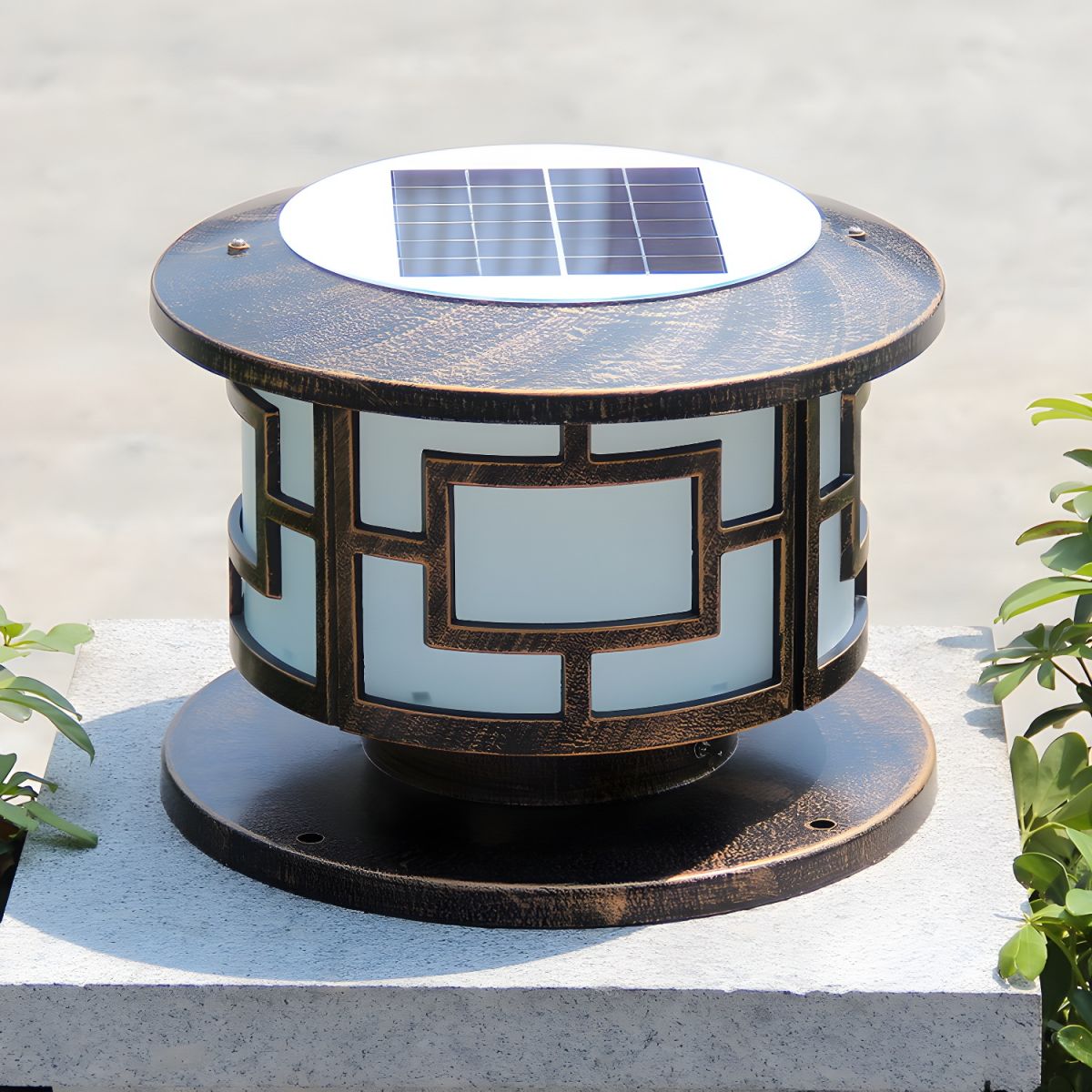 Outdoor Light Solar Metal Round Modern Style | Levoro