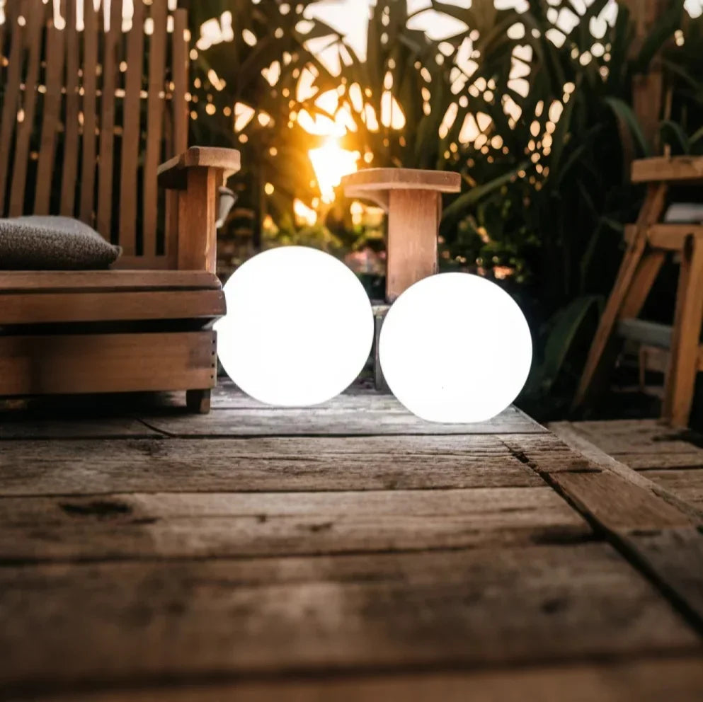 Outdoor Light Solar Sphere in Modern Style | Solvaya