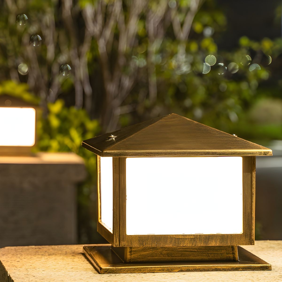 Outdoor Light Vintage Post Lamp with Frosted Shade | Bravero