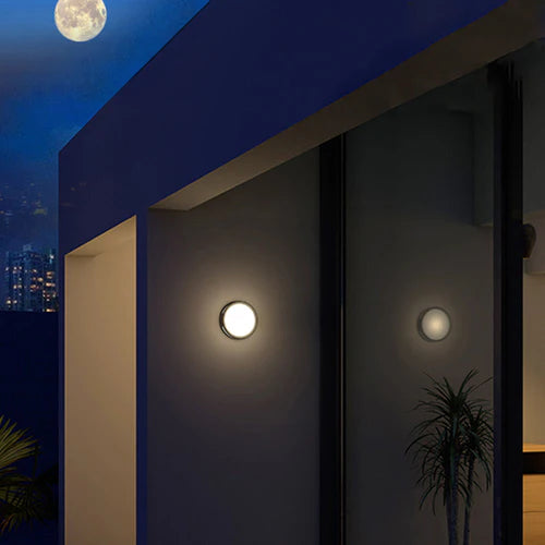 Round LED Metal Wall Light Outdoor Modern Design | Reylum