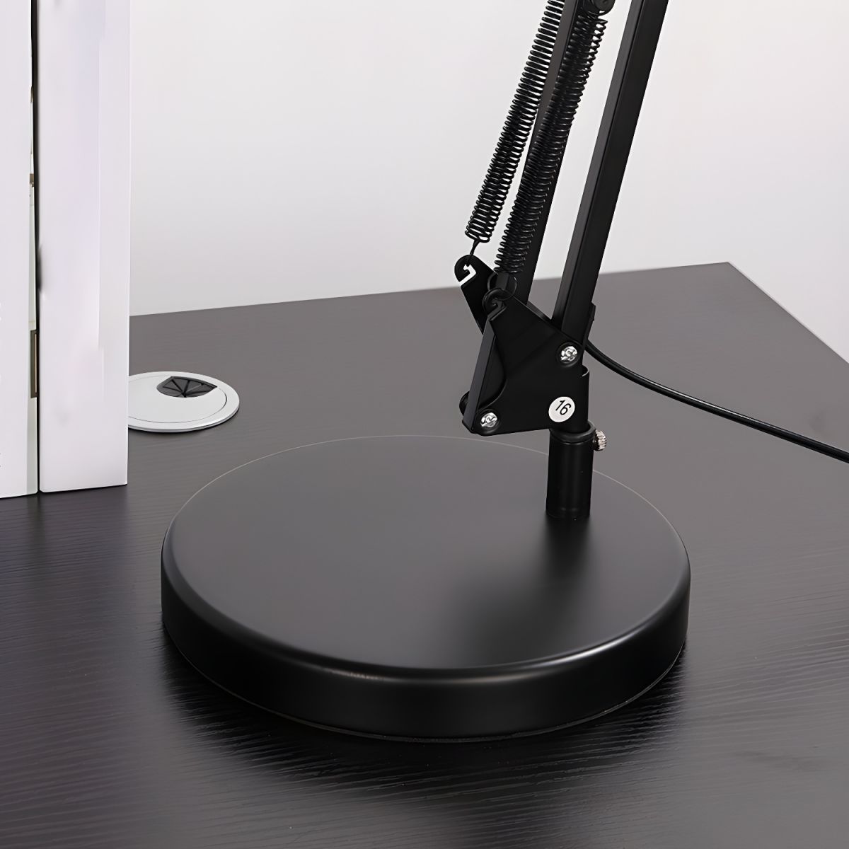 Table Lamp Nordic Style with Metal Cone Shade | Rovano