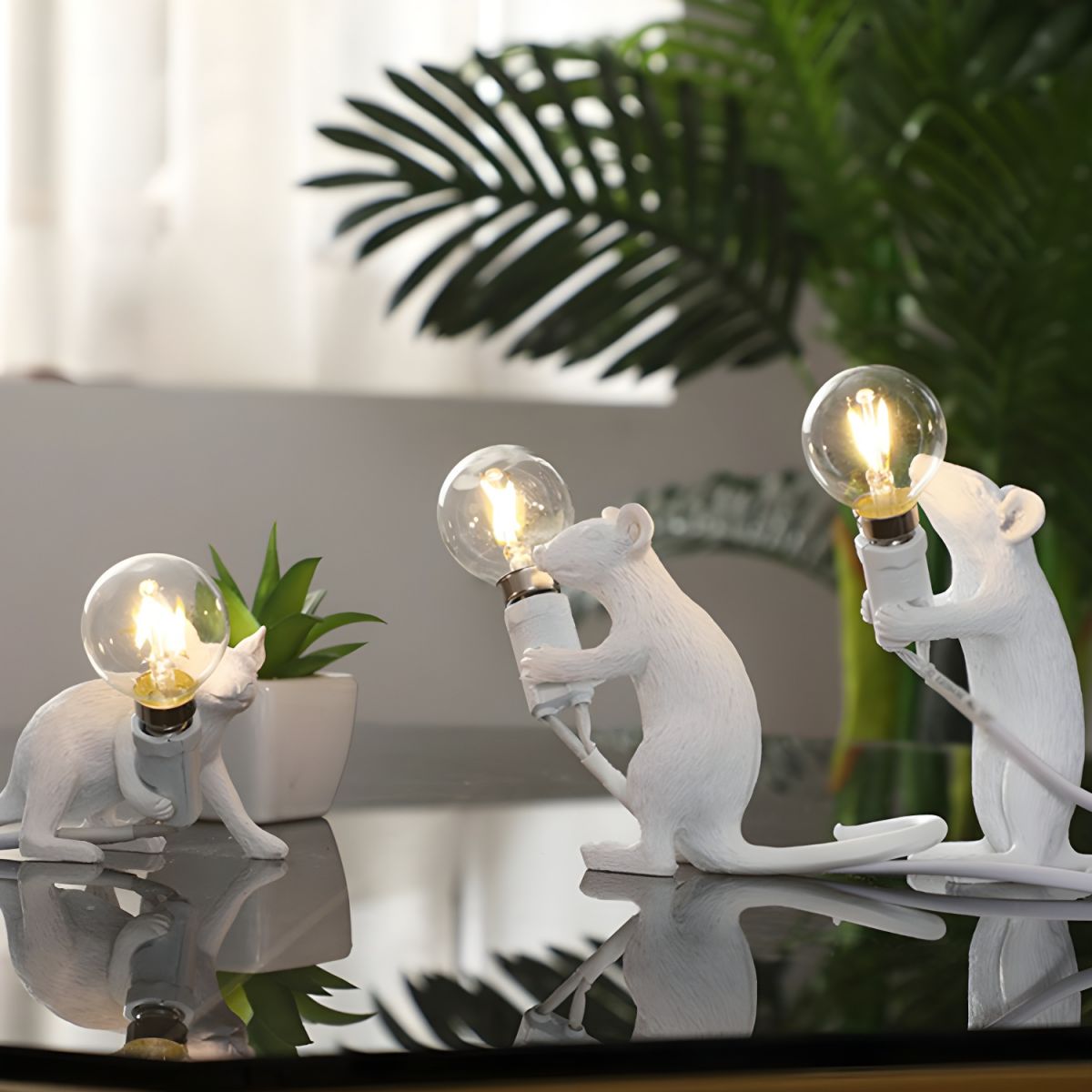 Table Lamp in White Resin Nordic Mouse Art Deco | Velindo