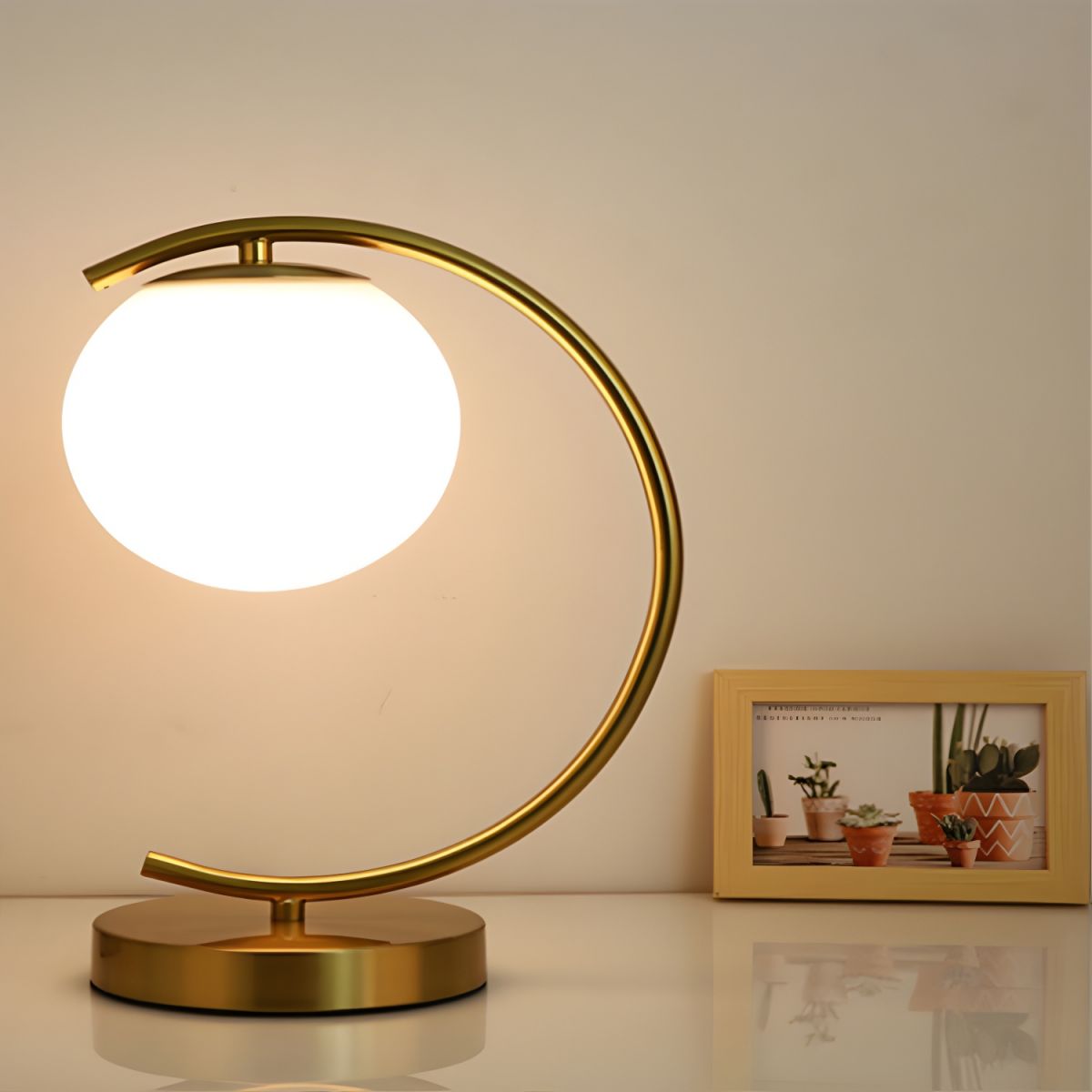 Table Lamp with Curved Metal Nordic Modern Style | Curvona