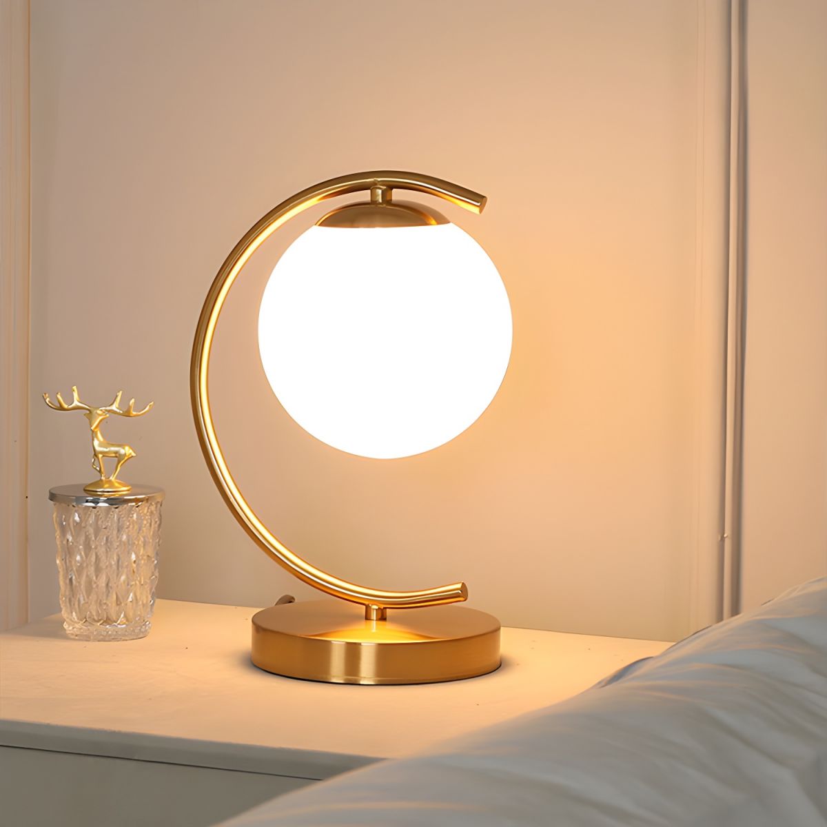Table Lamp with Curved Metal Nordic Modern Style | Curvona