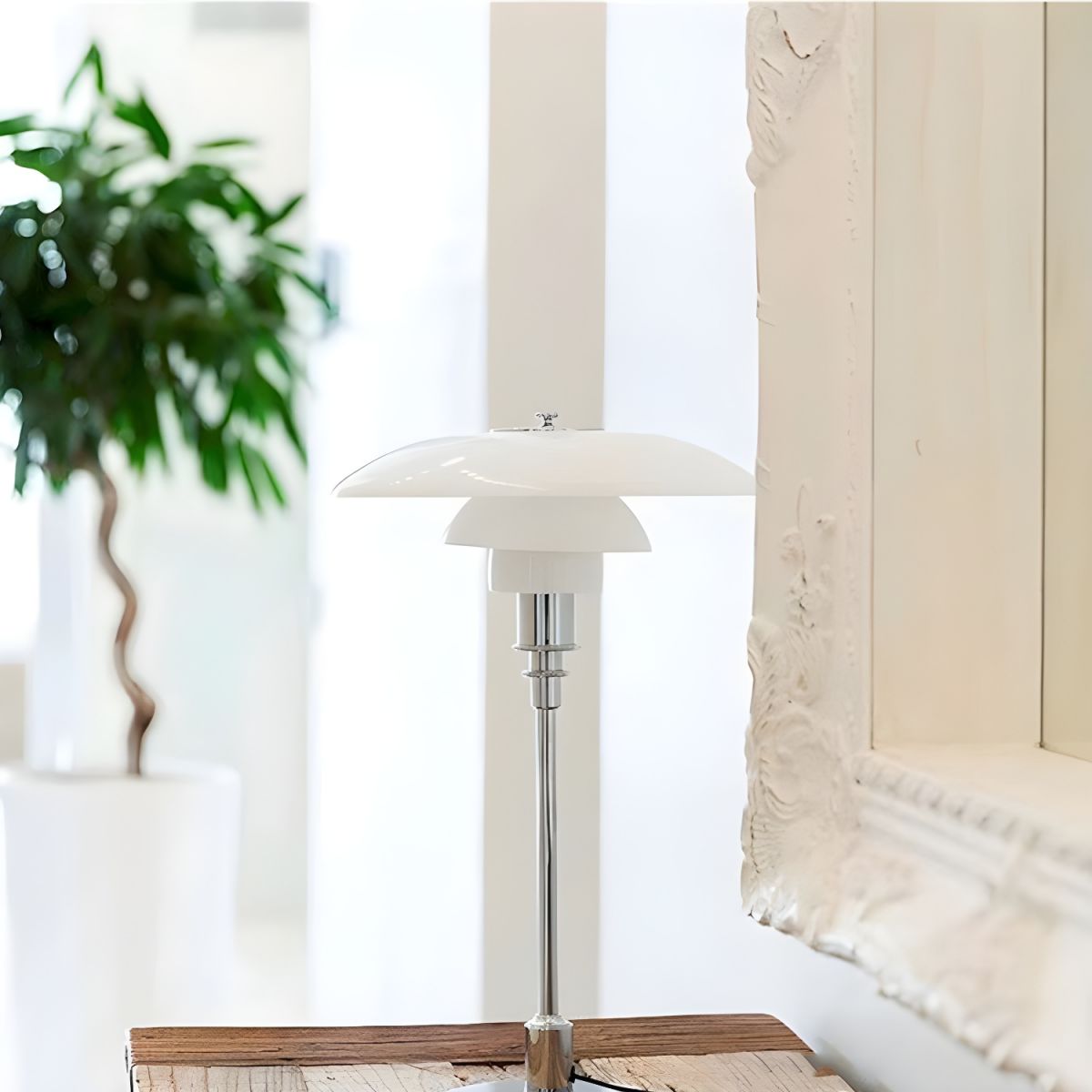 Table Lamp with Glass Shade Modern Metal Finish | Arvion