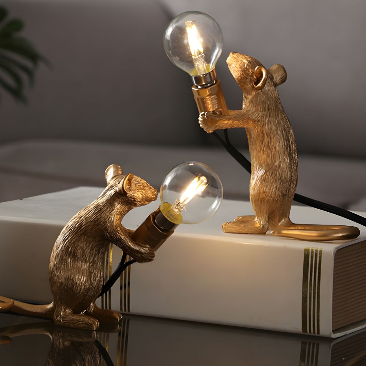 Table Lamp with Gold Resin Mouse Nordic Style | Morilo