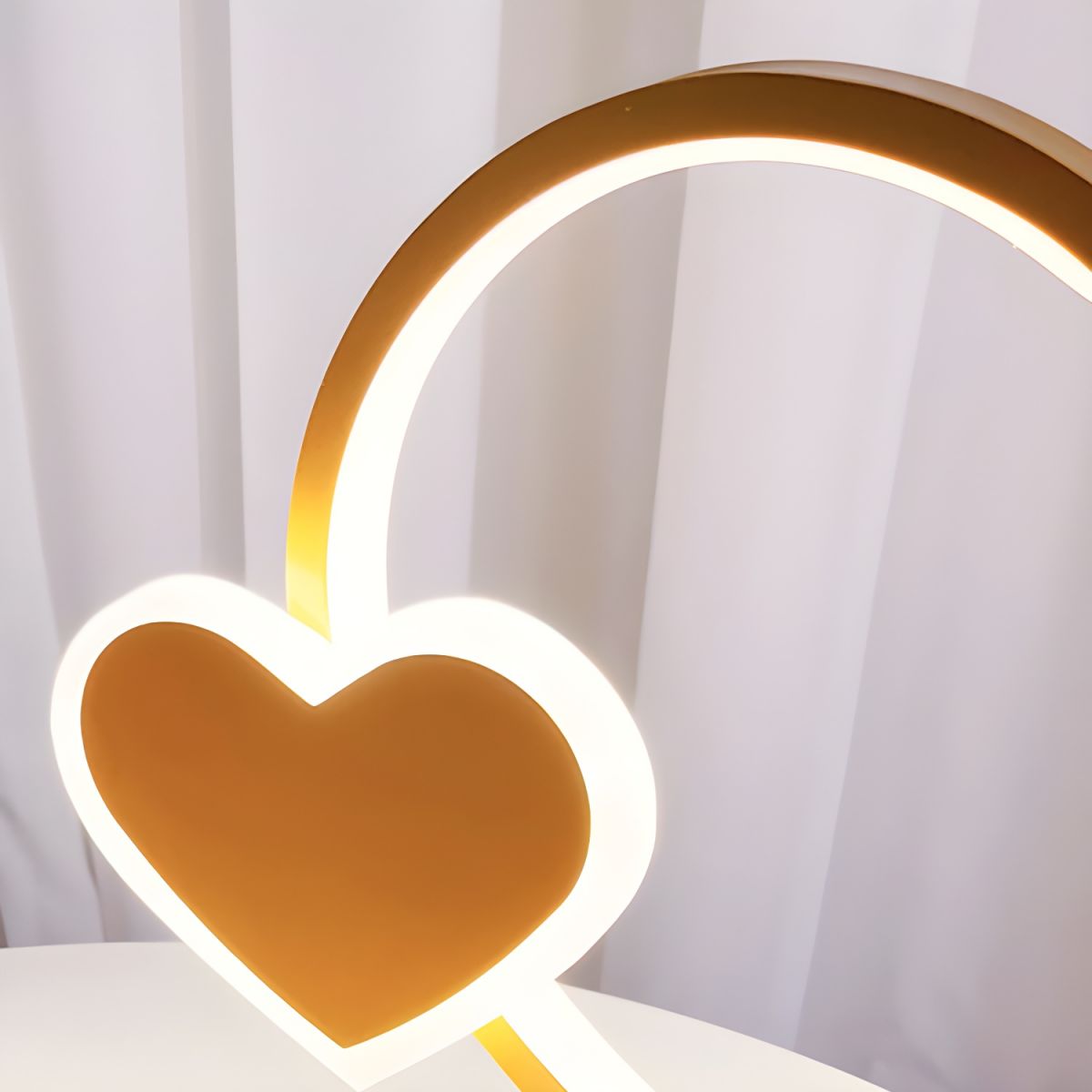 Table Lamp with LED Modern Metal Bedroom | Ravilo