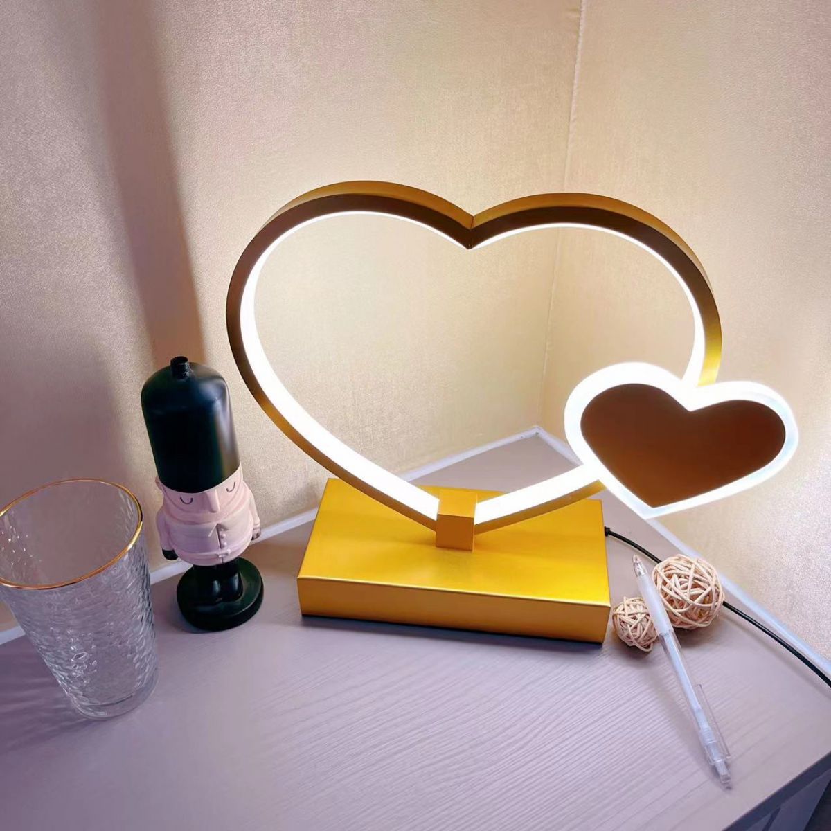 Table Lamp with LED Modern Metal Bedroom | Ravilo
