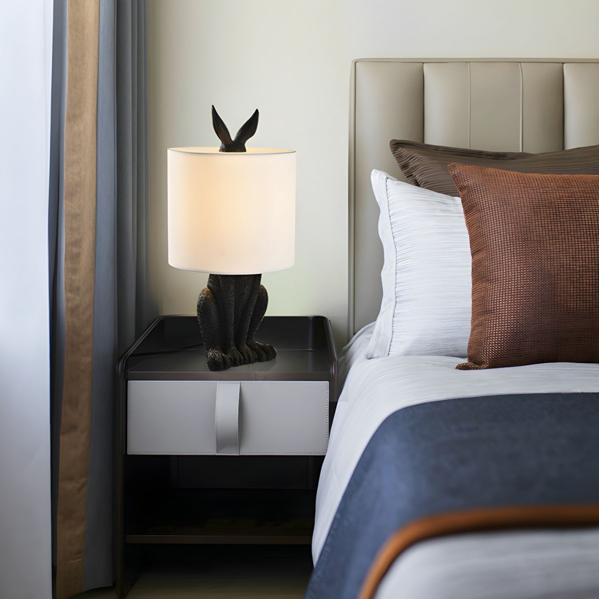 Table Lamp with Resin Masked Rabbit Nordic Art Deco | Cavira