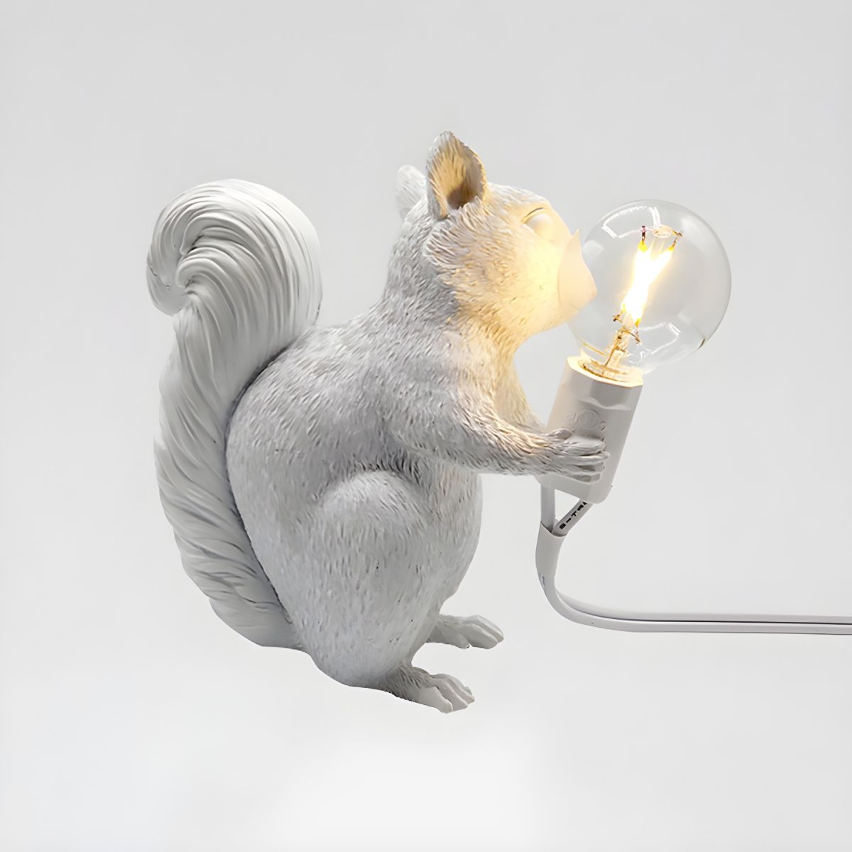 Table Lamp with Resin Squirrel Nordic Art Deco Style | Orvilo