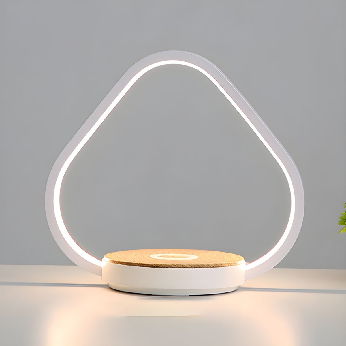 Table Lamp with Touch Dimming Modern Triangle Design | Tivano