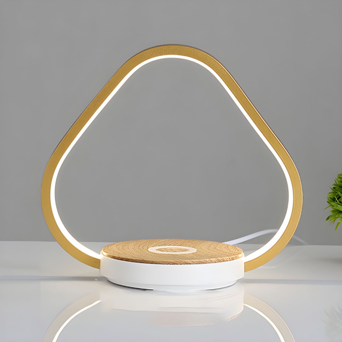 Table Lamp with Touch Dimming Modern Triangle Design | Tivano