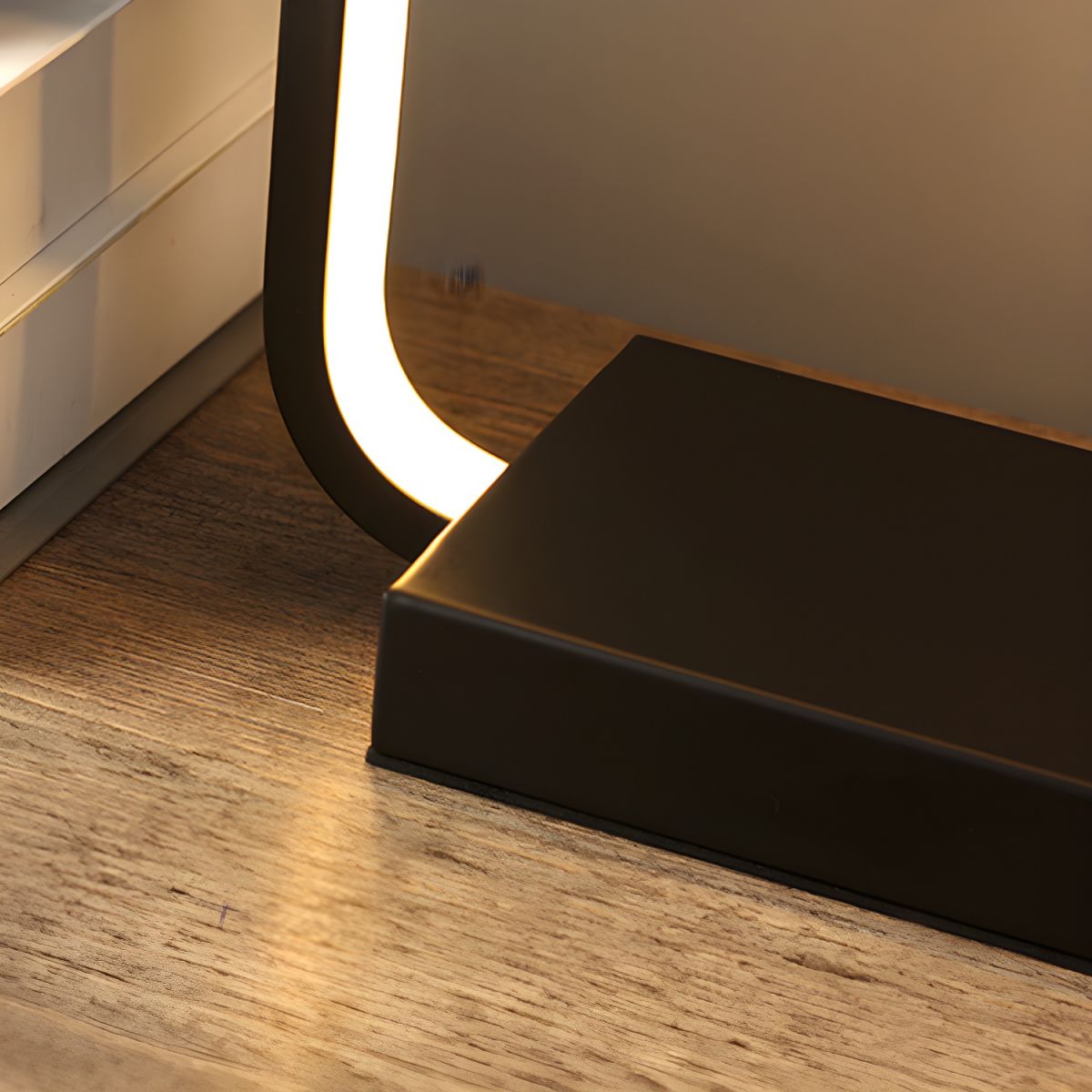 Table Lamp with Wireless Charger Modern LED | Lumora