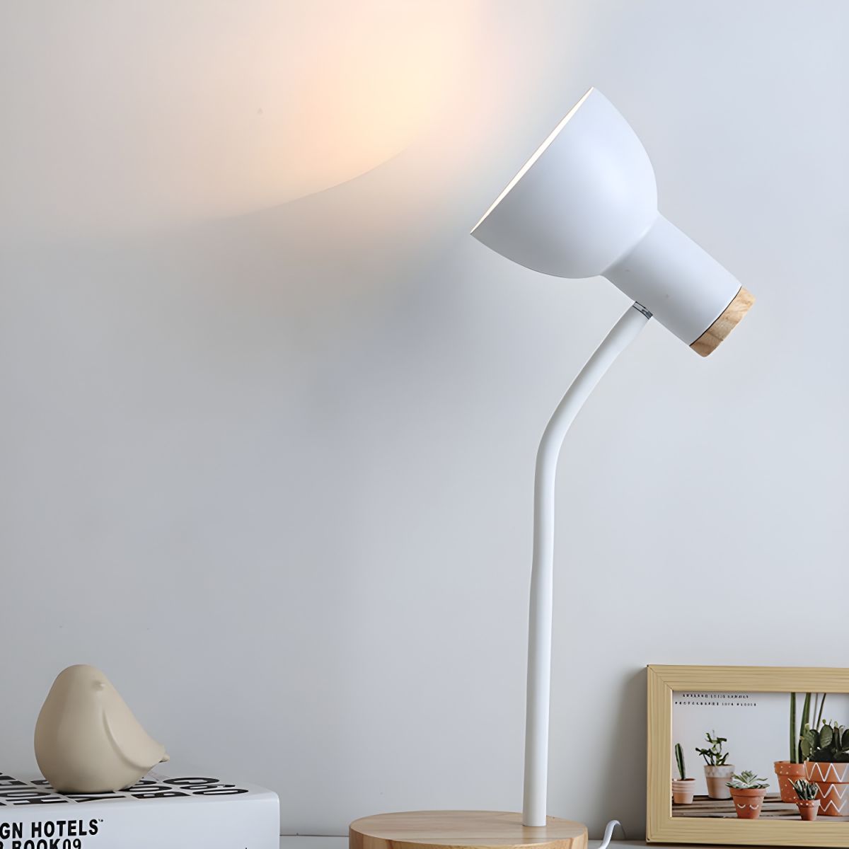 Table Lamp with Wooden Base Nordic Style | Averion