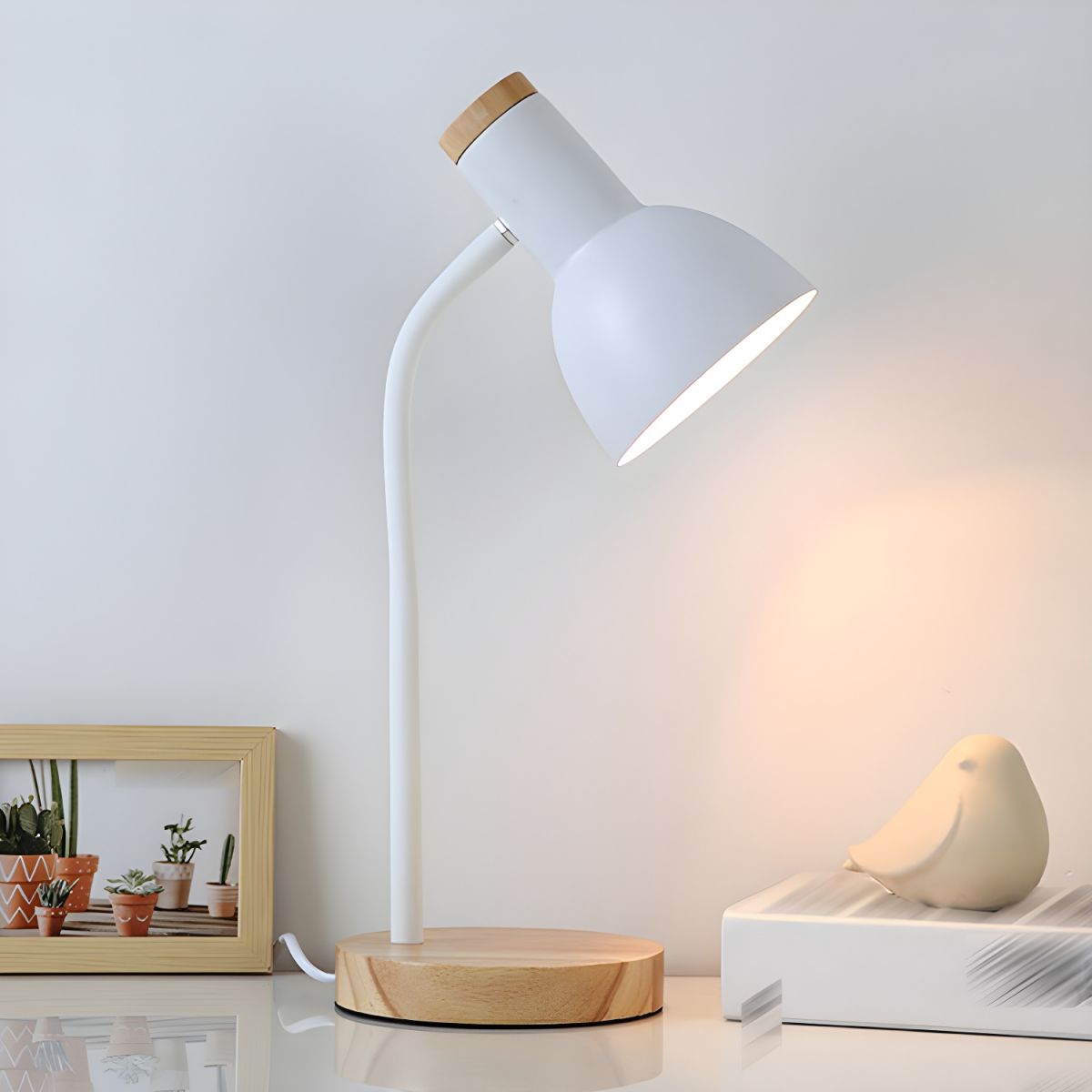 Table Lamp with Wooden Base Nordic Style | Averion