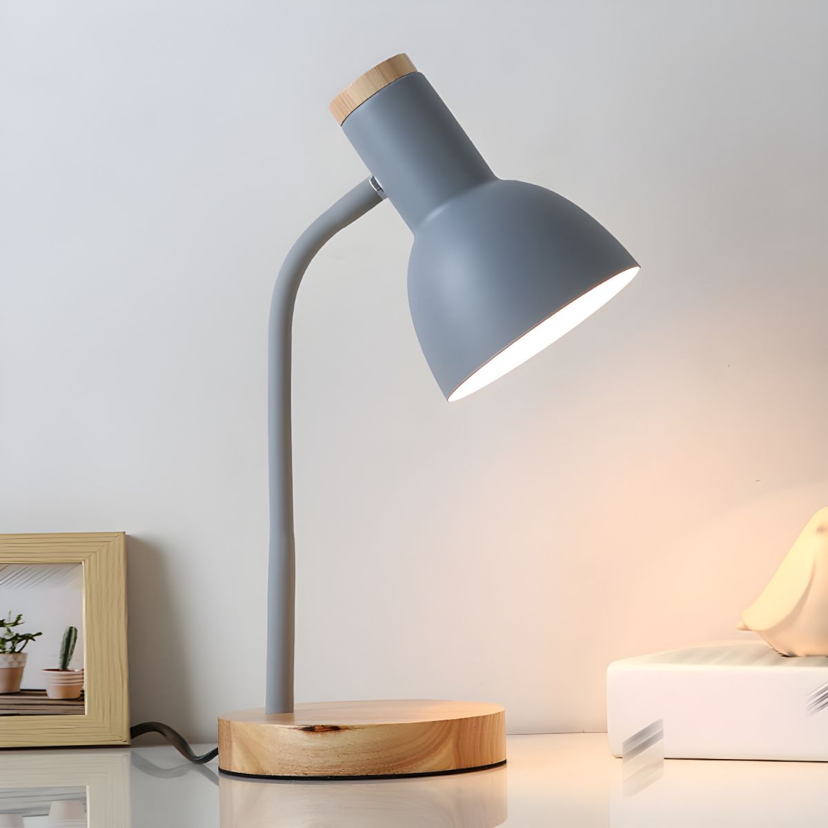 Table Lamp with Wooden Base Nordic Style | Averion