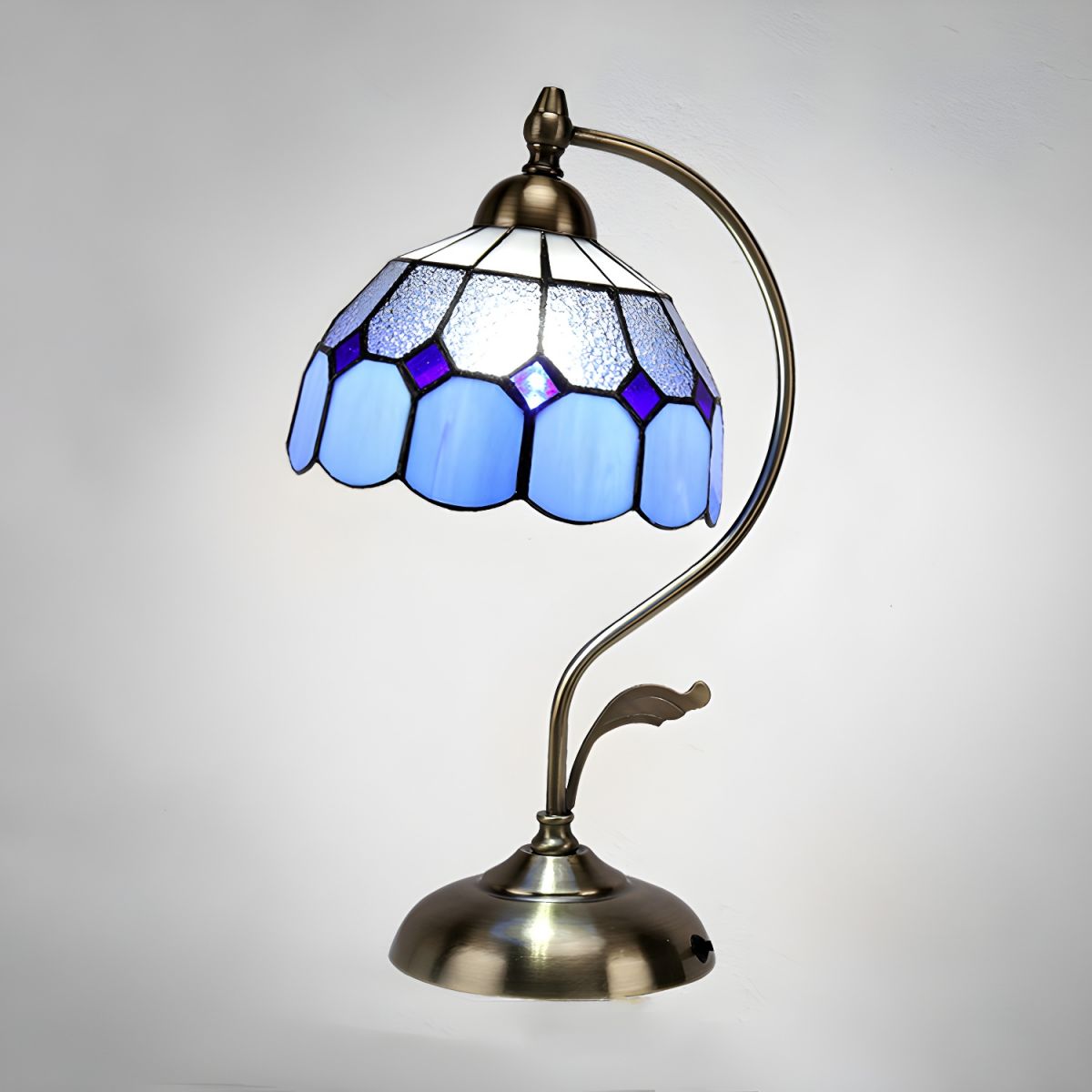 Table lamp with Tiffany glass dome classic style | Virelo