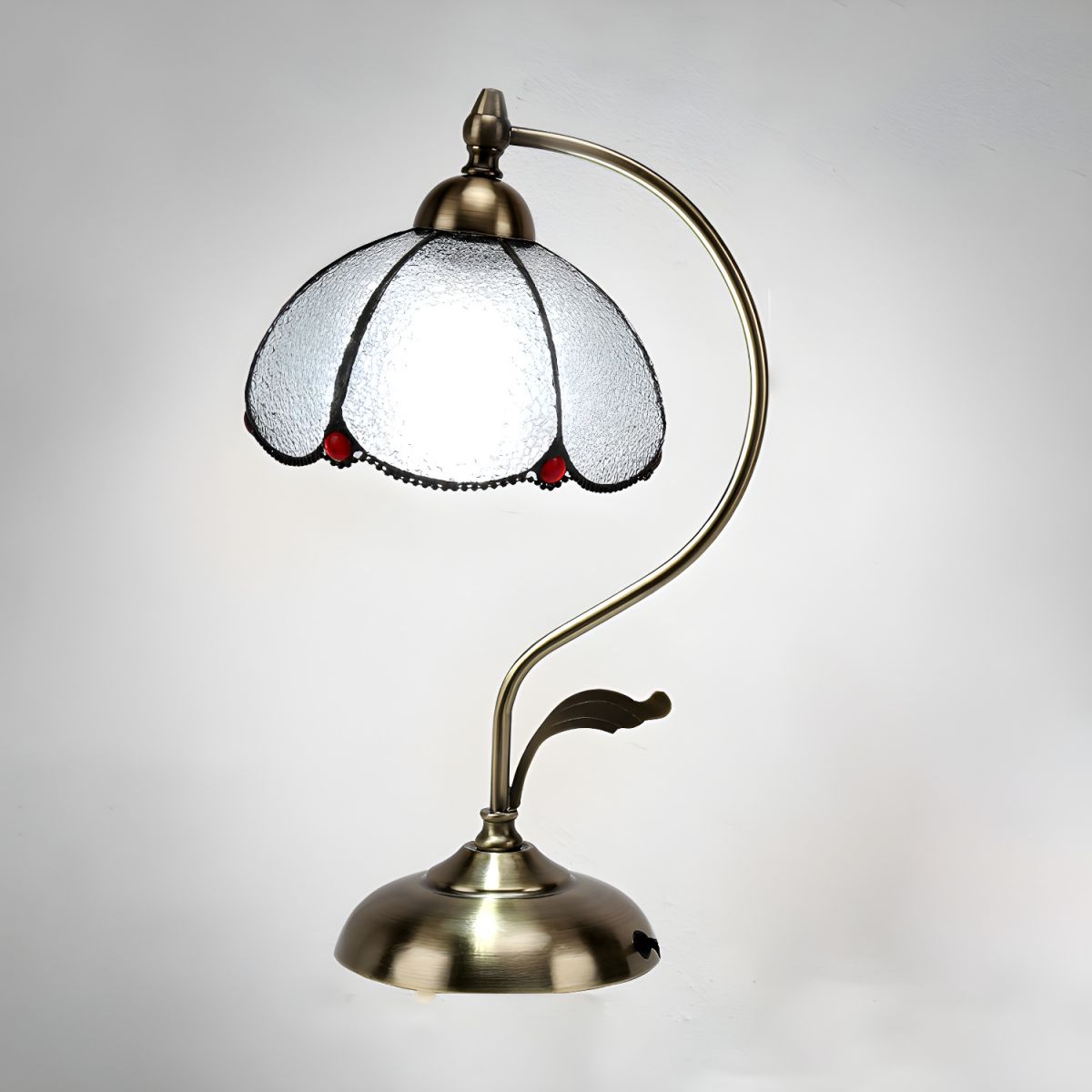 Table lamp with Tiffany glass dome classic style | Virelo