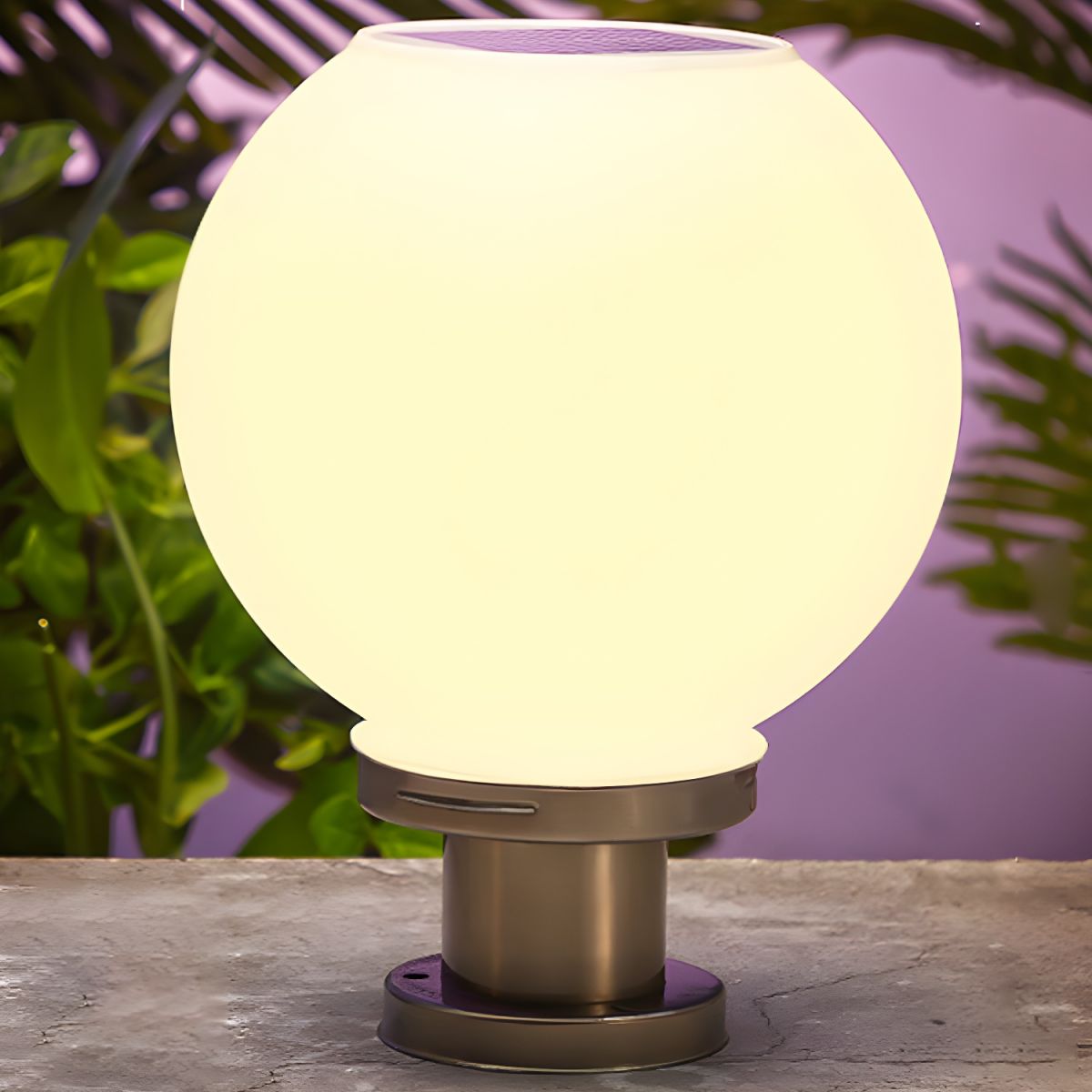 Outdoor Light Metal Ball Solar in Nordic Style | Calvre