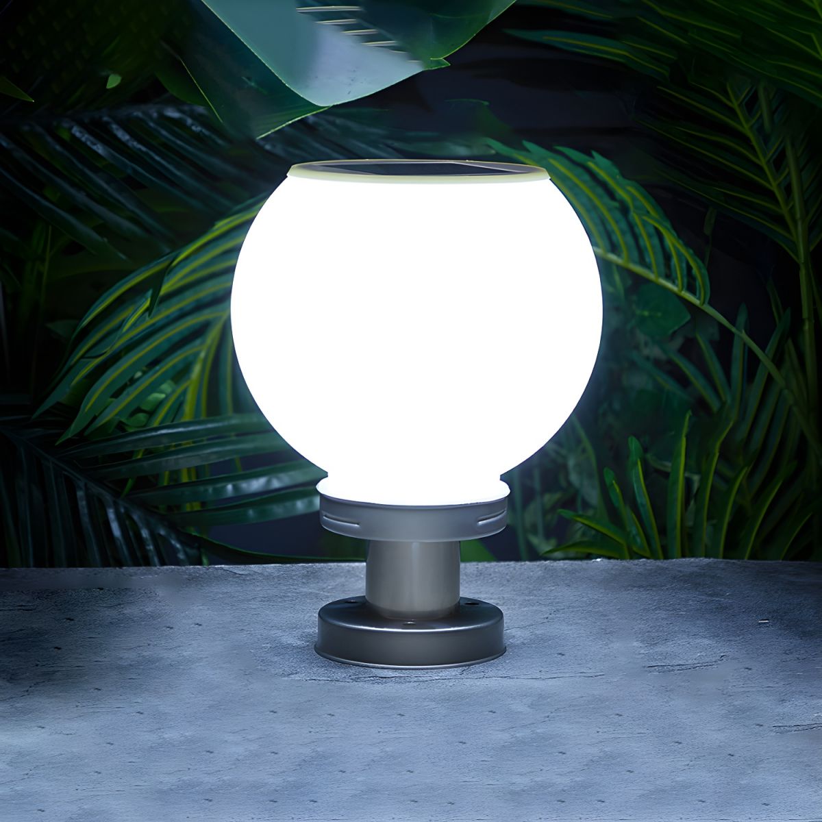 Outdoor Light Metal Ball Solar in Nordic Style | Calvre