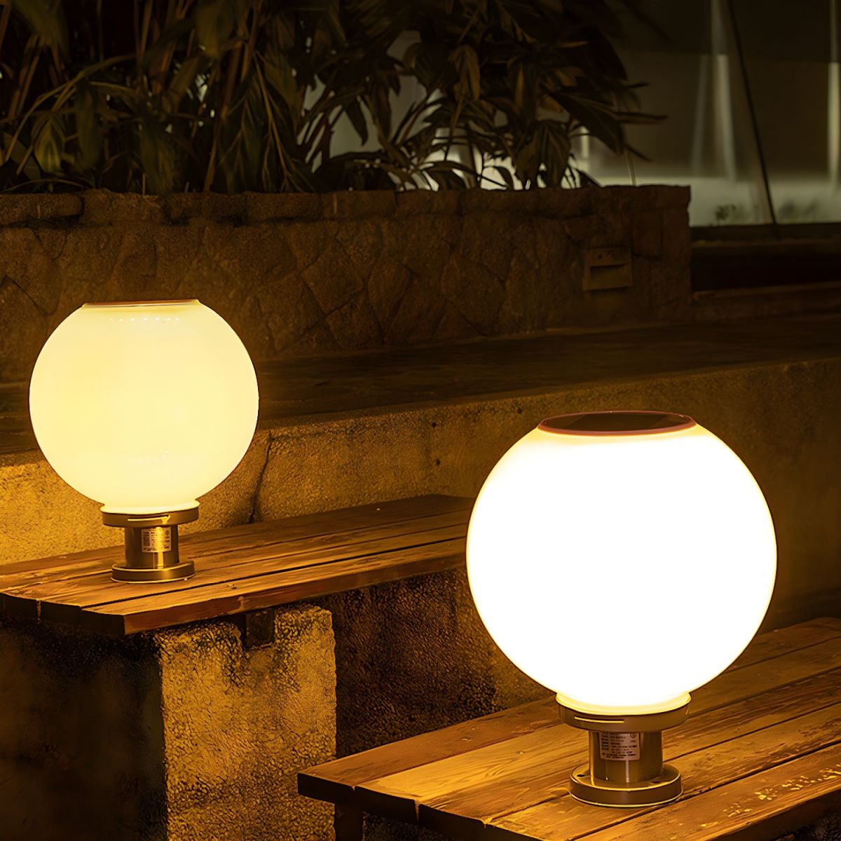 Outdoor Light Metal Ball Solar in Nordic Style | Calvre