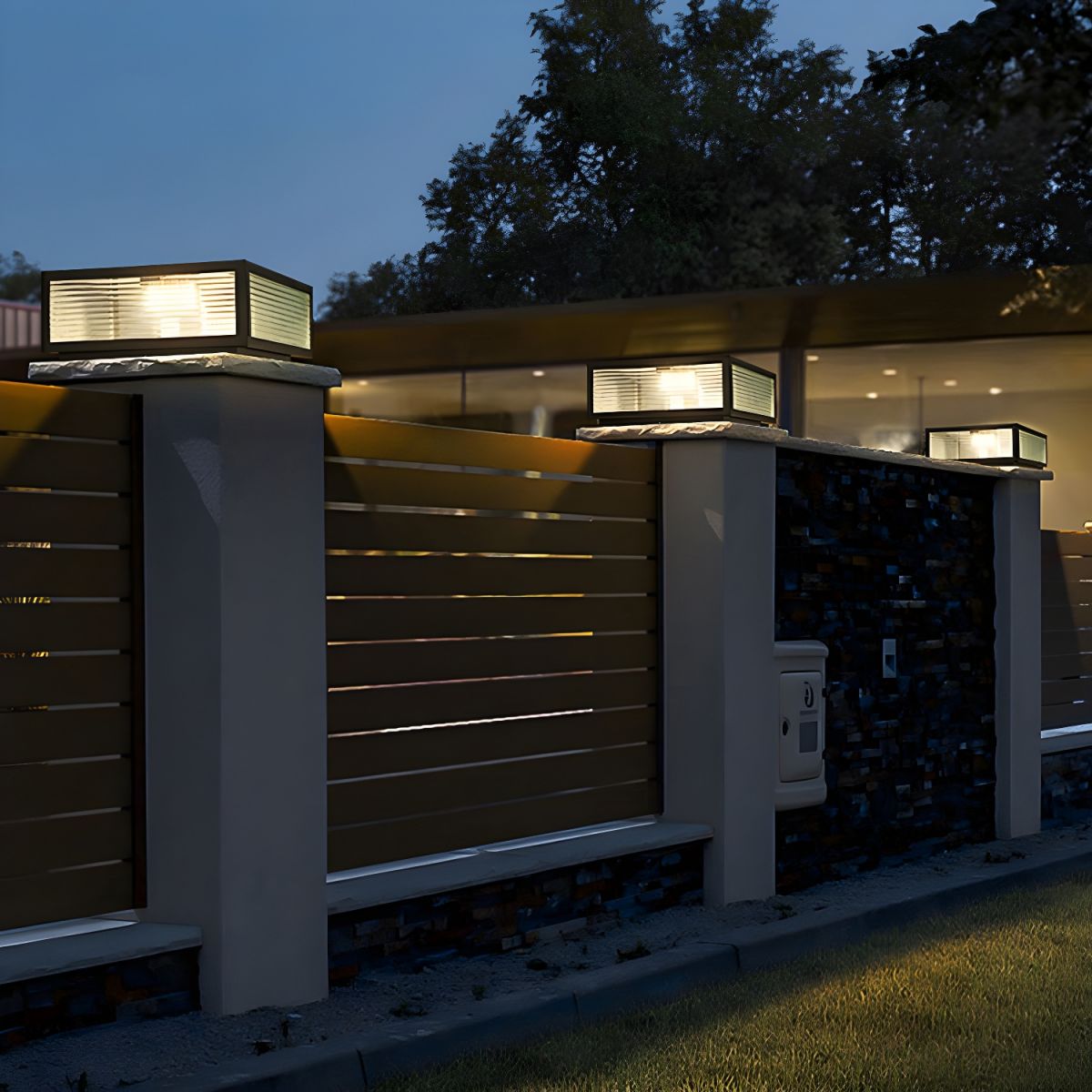 Outdoor Light Metal Pillar Nordic Square Solar LED | Zalvia