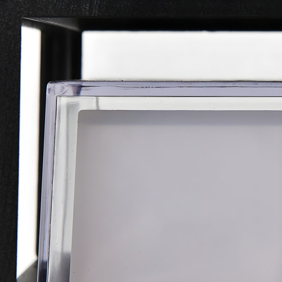 Outdoor Light Metal Solar Pillar in Modern Geometry | Cenvio