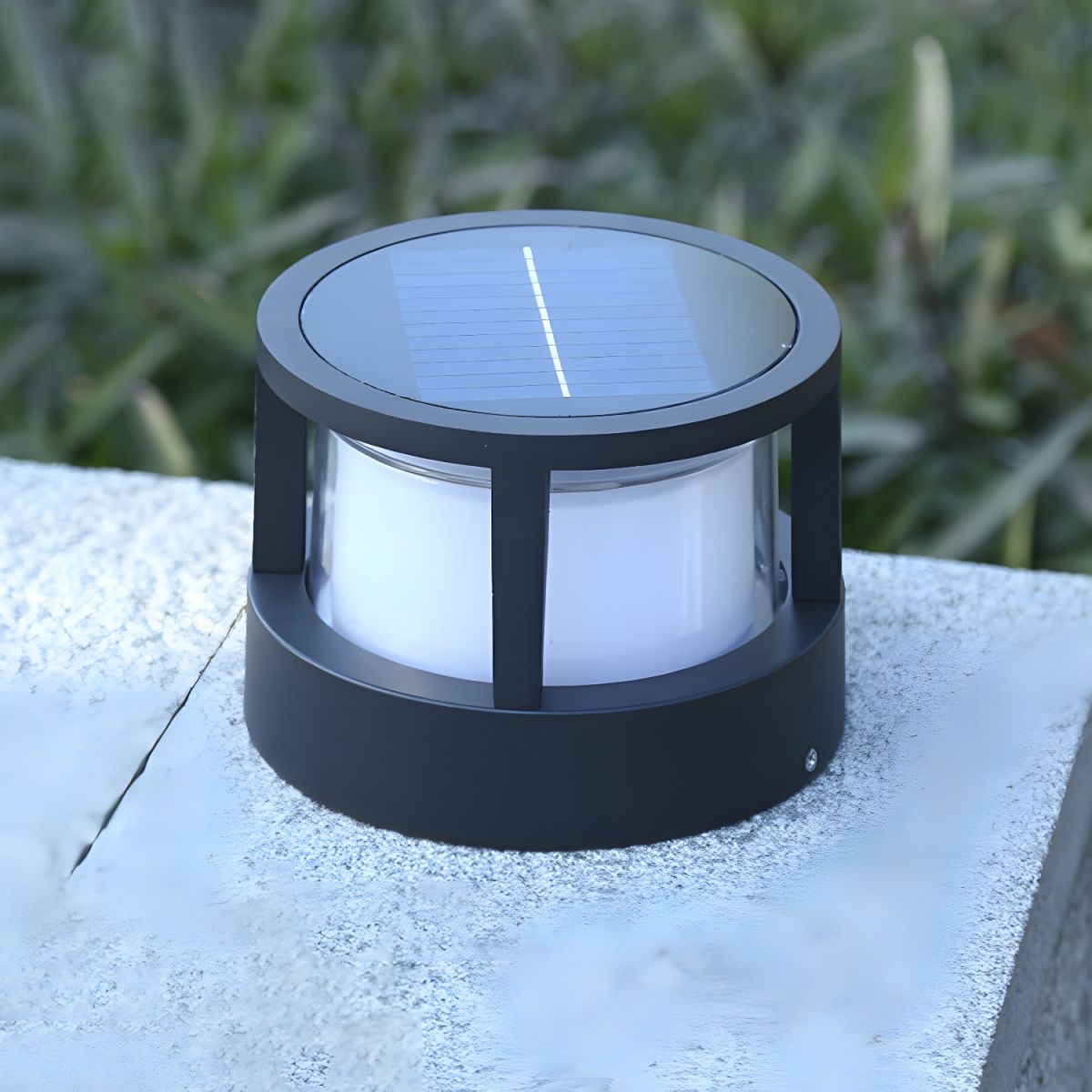 Outdoor Light Metal Solar Pillar in Modern Geometry | Cenvio