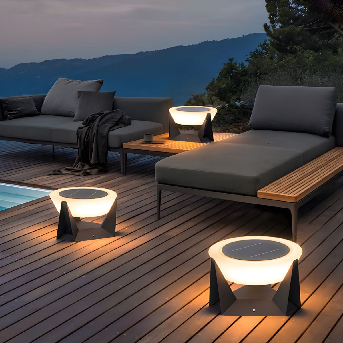 Outdoor Light Round Metal Solar Contemporary Pillar | Solano
