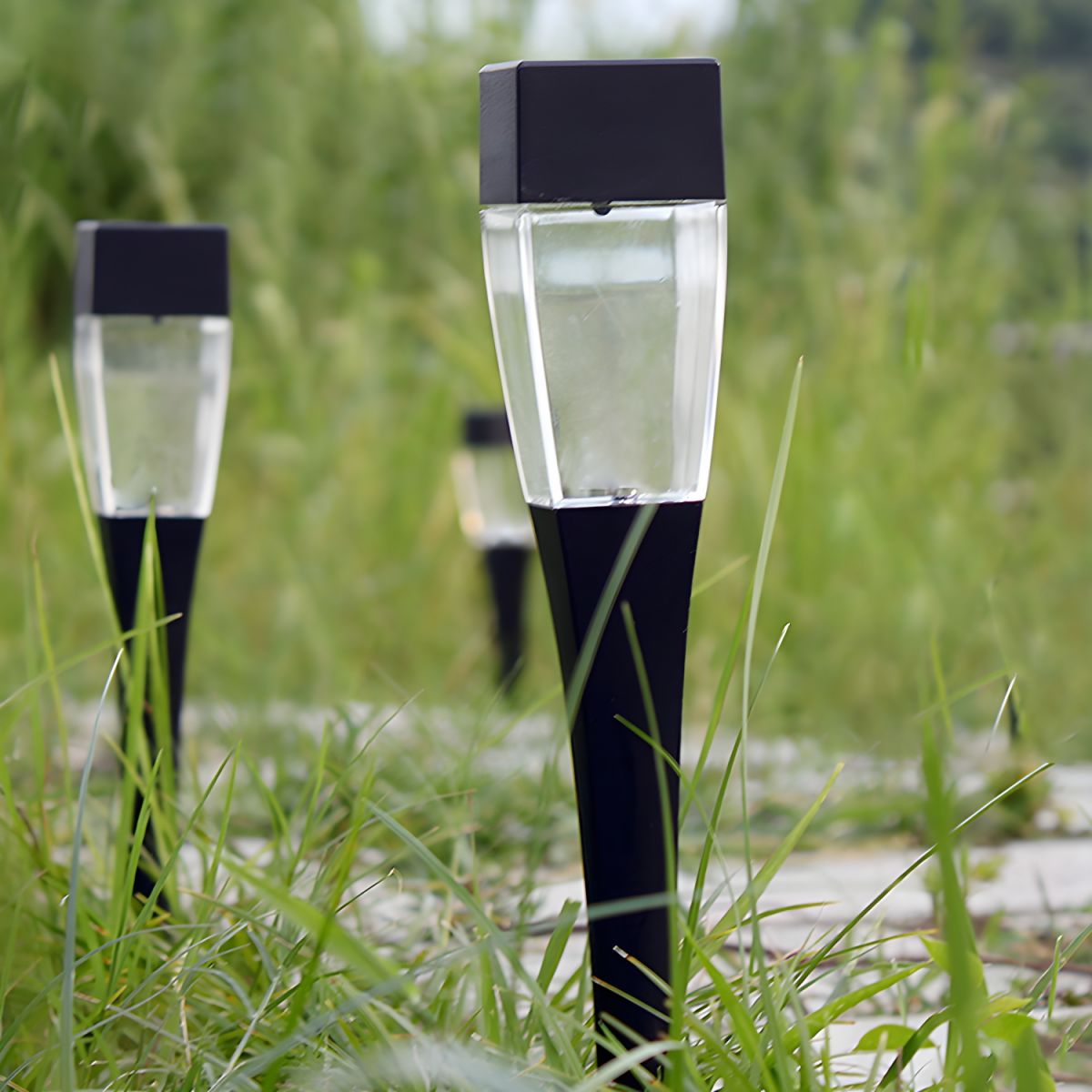 Outdoor Light Solar LED Tapered Landscape Design | Venaro