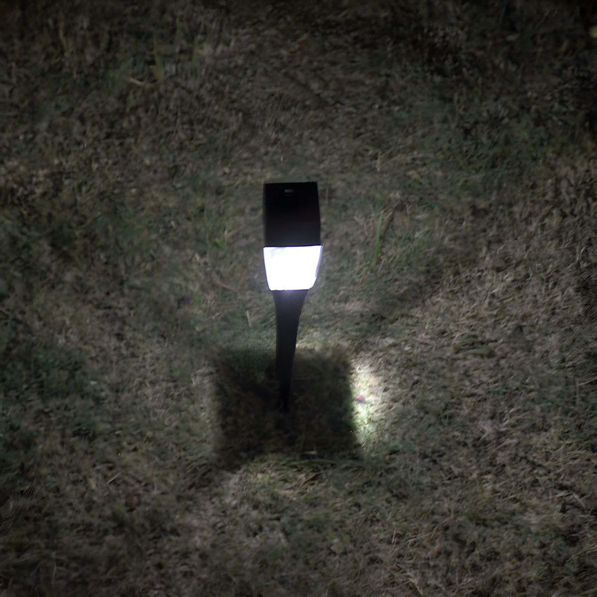 Outdoor Light Solar LED Tapered Landscape Design | Venaro