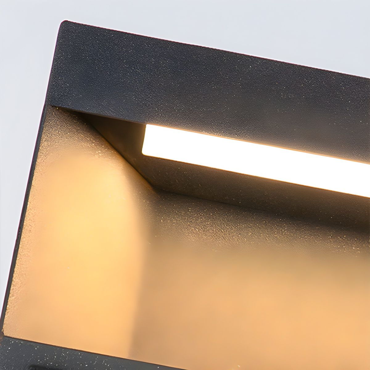 Outdoor Light Waterproof Metal Pillar Modern Style | Nuvira