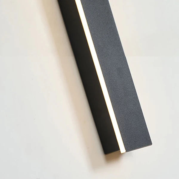 Outdoor Wall Light LED Linear Black for Garden Use | Silexa