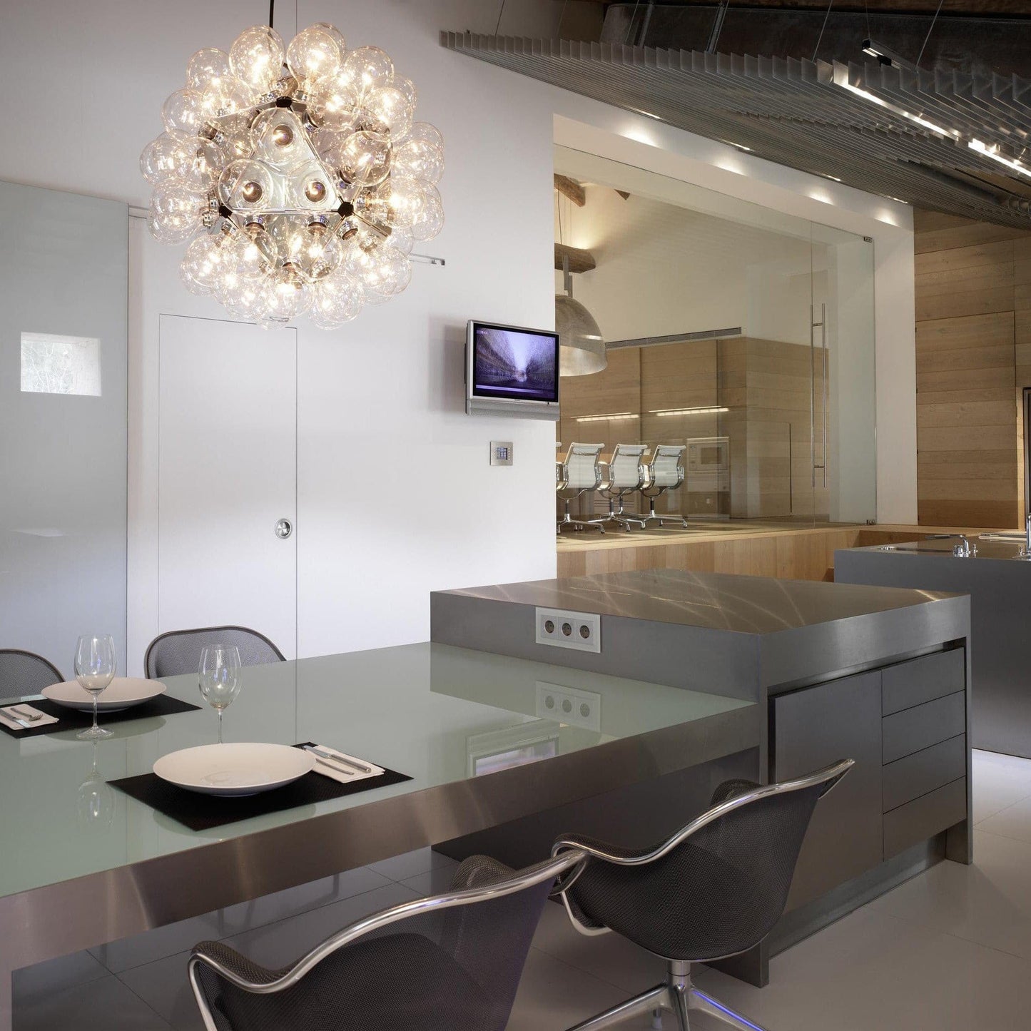 Pendant Light Glass Globe for Modern Interior Use | Taraxa