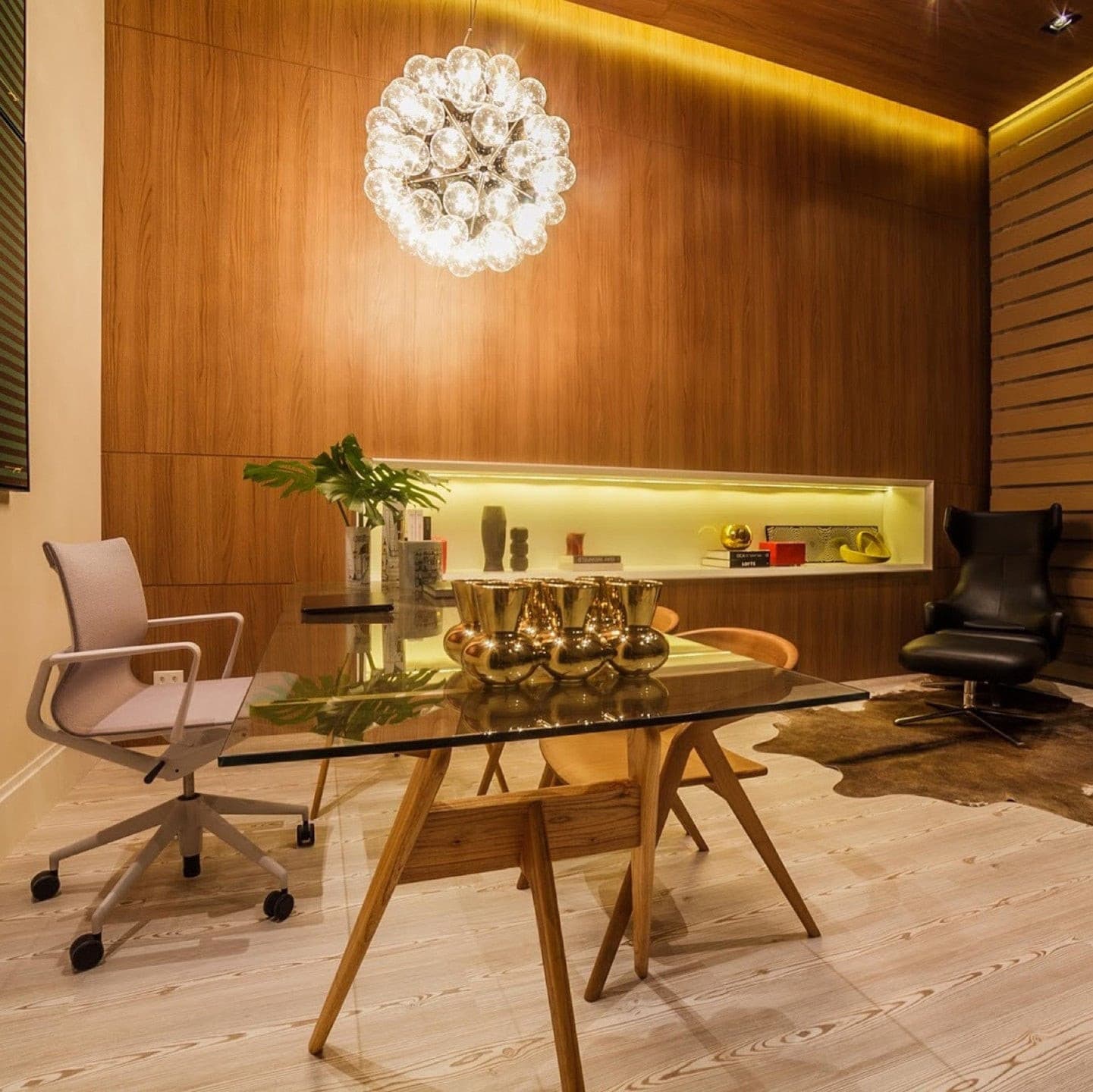 Pendant Light Glass Globe for Modern Interior Use | Taraxa
