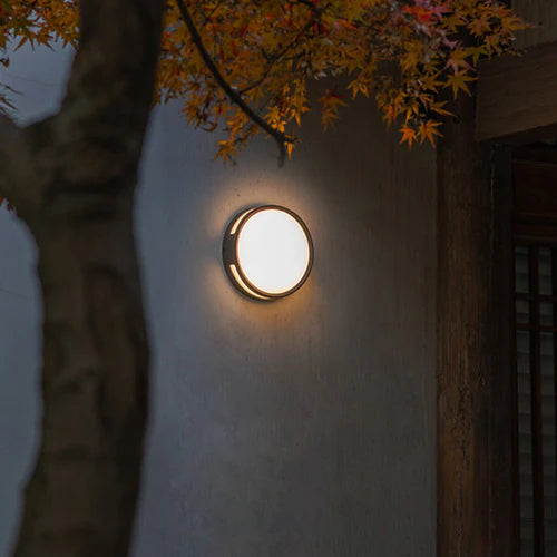 Round LED Metal Wall Light Outdoor Modern Design | Reylum