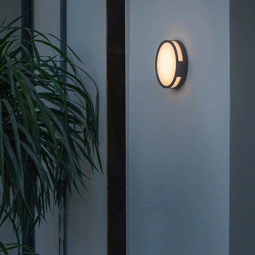Round LED Metal Wall Light Outdoor Modern Design | Reylum