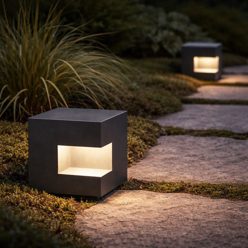 Scandinavian Solar Metal Cube Outdoor Lamp | Raynox